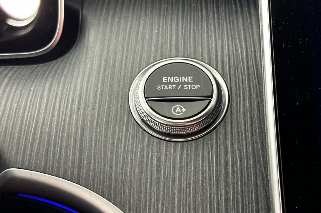 Used 2022 Mercedes-Benz C 300 Sedan image 25