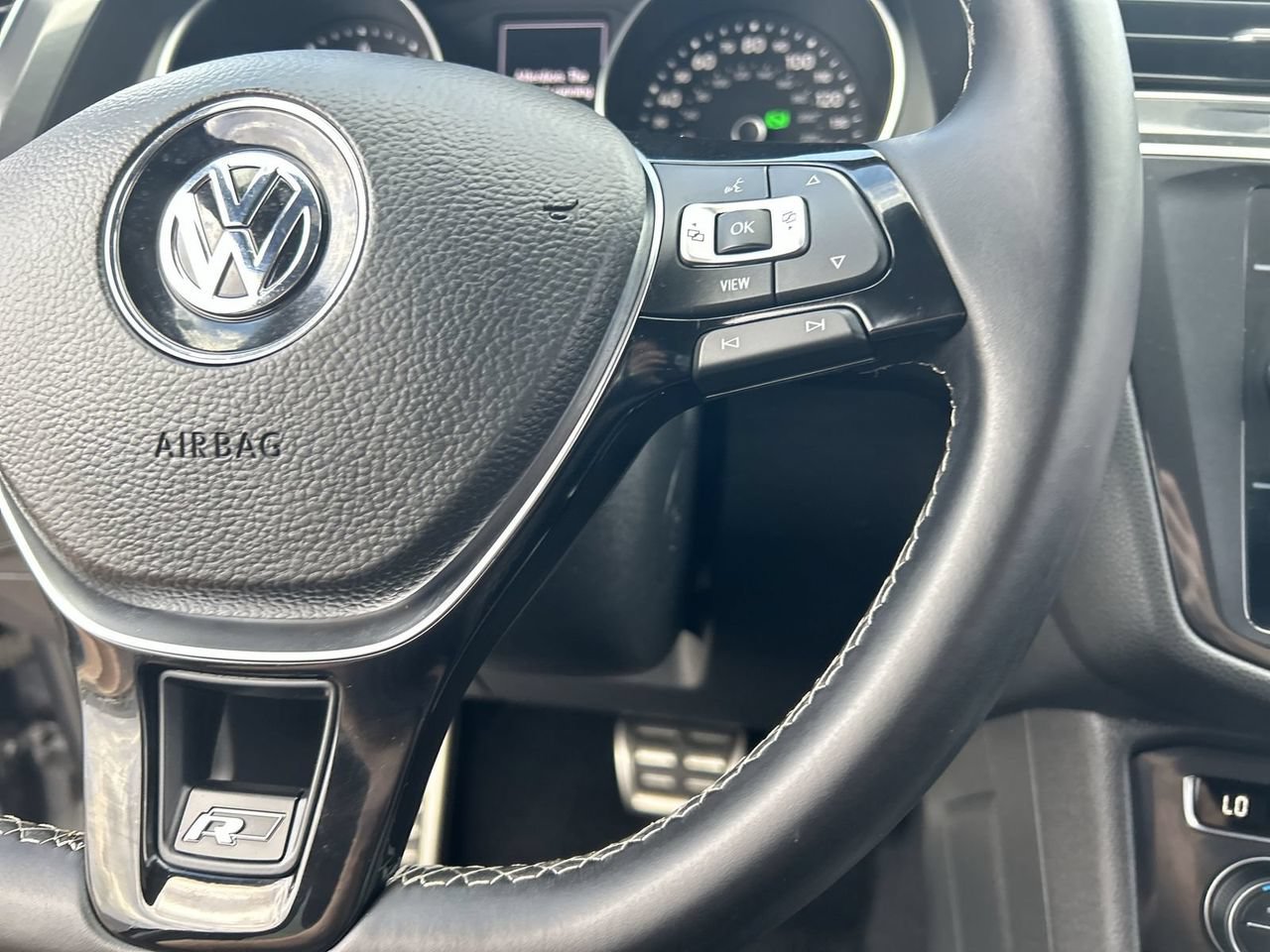 Certified 2021 Volkswagen Tiguan SE R-Line FWD image 22