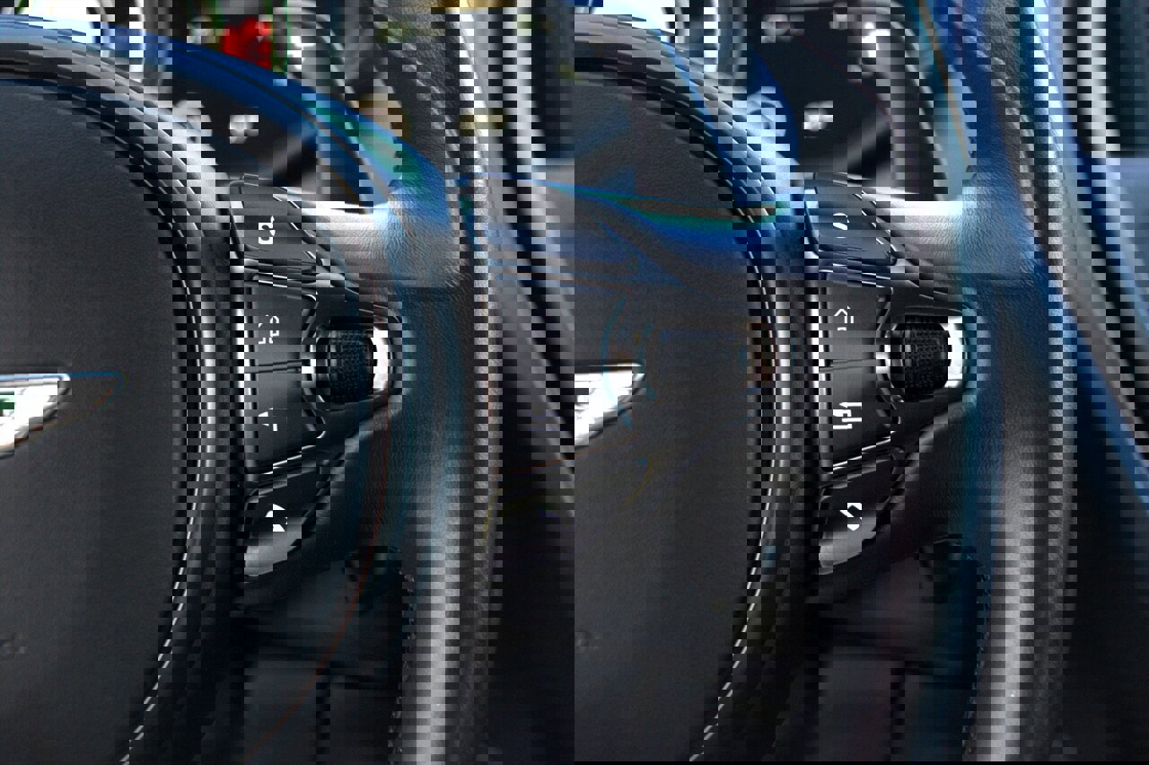 Used 2018 Aston Martin DB11 Coupe image 16