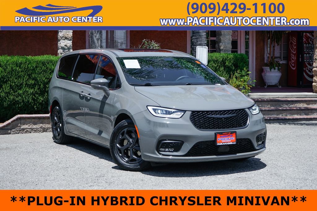 Used 2022 Chrysler Pacifica Limited w/ S Appearance Package FWD image 1