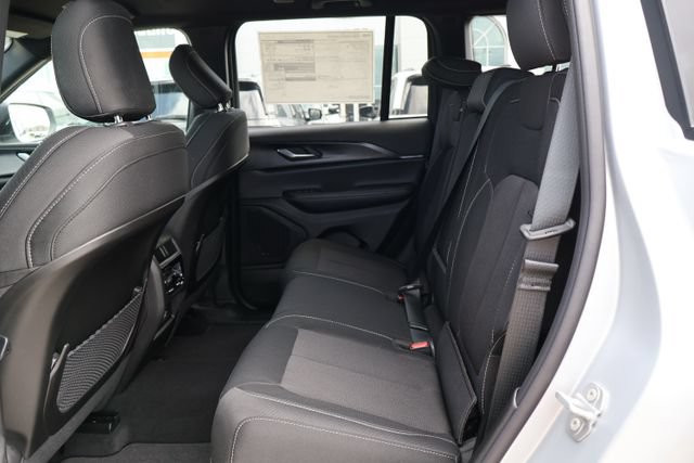 New 2026 Jeep Grand Cherokee Laredo w/ MOPAR Finishing Package RWD image 8
