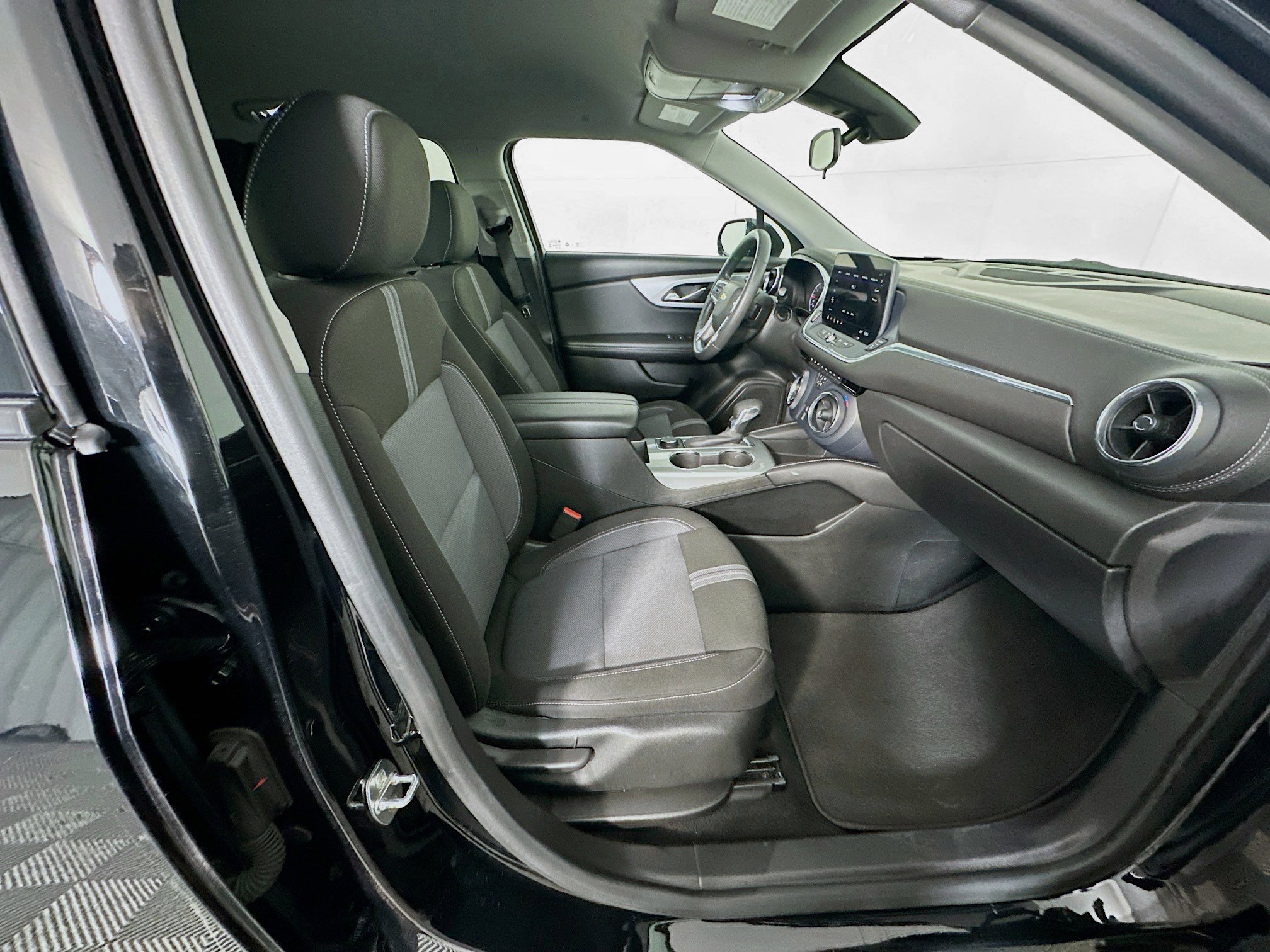Used 2023 Chevrolet Blazer LT image 31