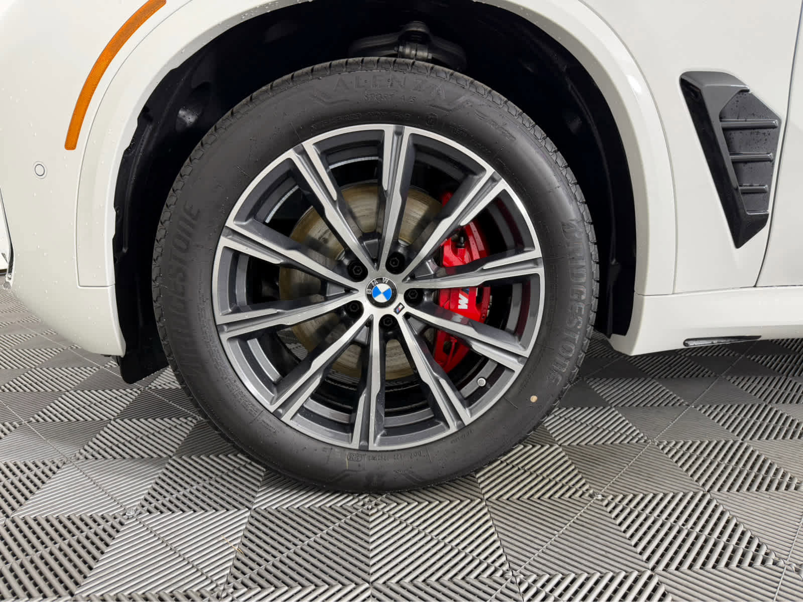 New 2026 BMW X5 xDrive40i w/ M Sport Package image 9