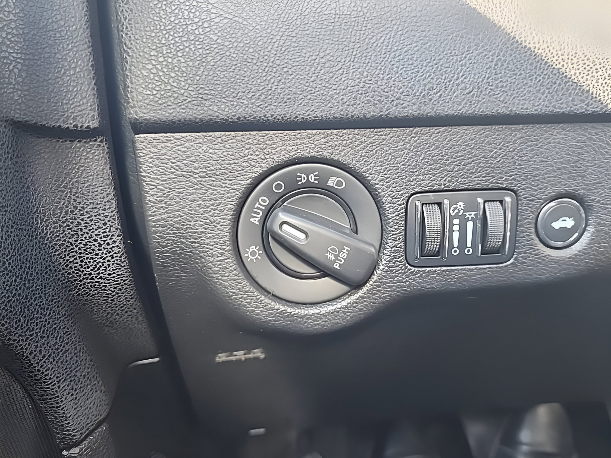 Used 2017 Dodge Charger SXT image 22