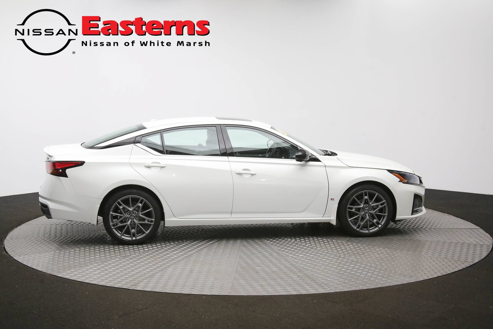 Used 2023 Nissan Altima 2.0 SR FWD image 43