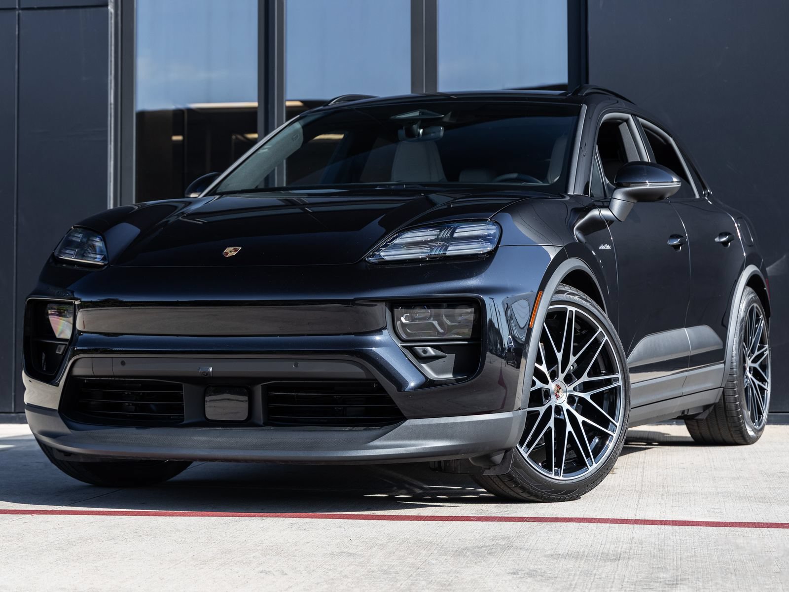 Used 2025 Porsche Macan 4 Electric AWD/4WD video 1