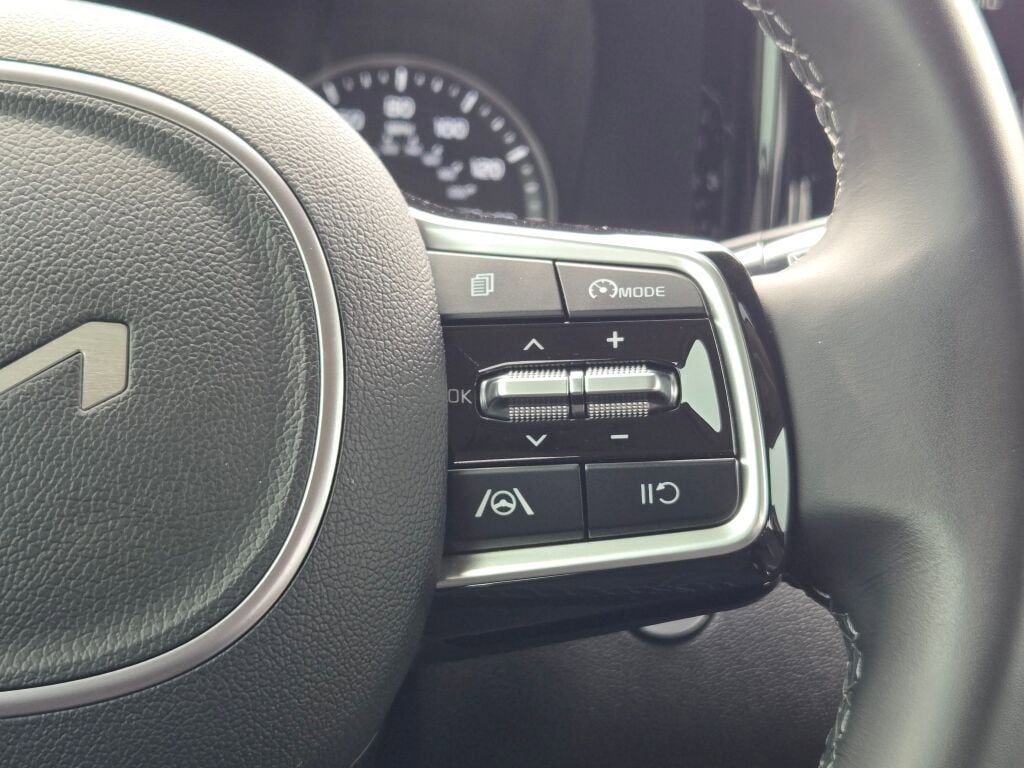 Used 2023 Kia Sorento S image 30