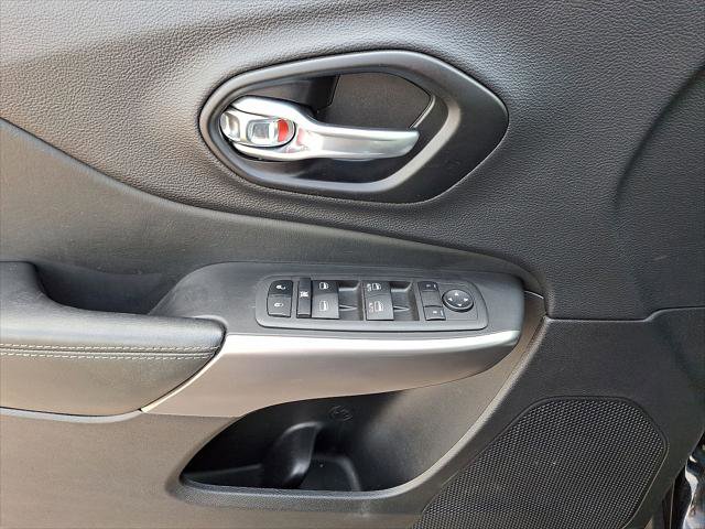 Used 2022 Jeep Cherokee Latitude Lux w/ Sun & Sound Group image 10