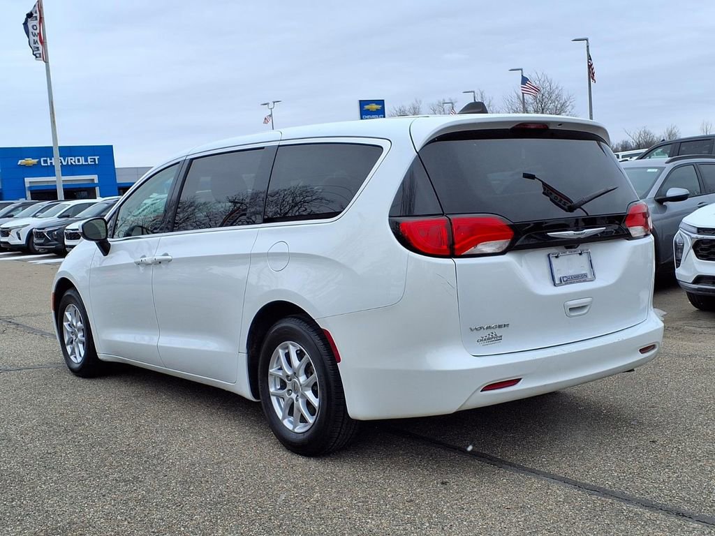 Used 2023 Chrysler Voyager LX image 7