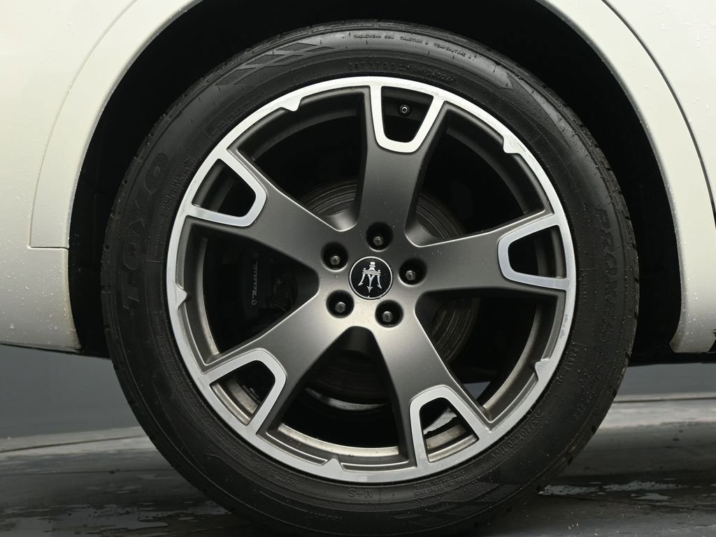 Used 2023 Maserati Levante Modena image 11