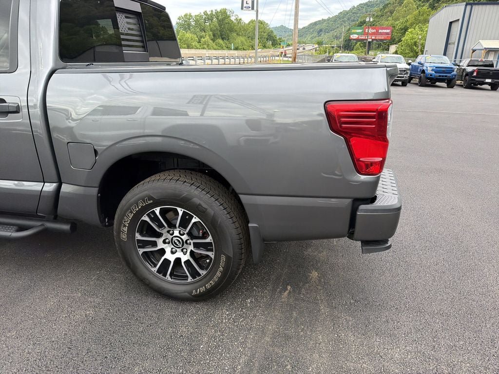 Used 2023 Nissan Titan SV w/ SV Convenience Package AWD/4WD image 8