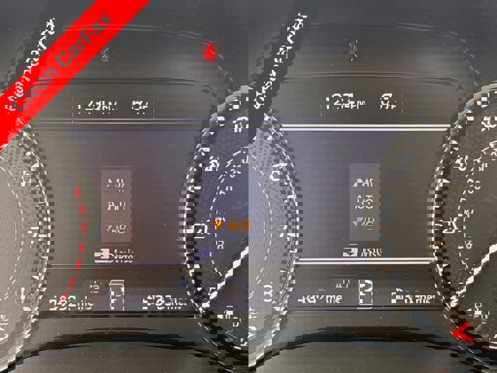 Used 2024 Nissan Armada SV image 3