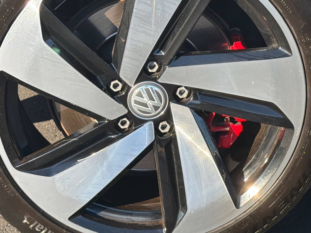 Used 2018 Volkswagen GTI SE FWD image 3