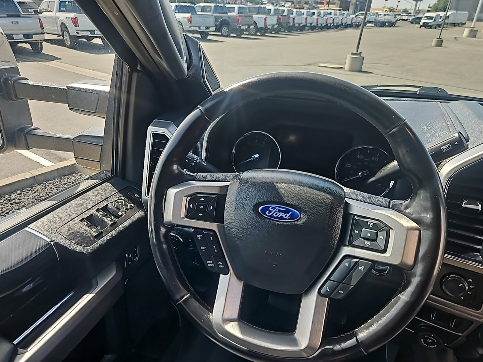 Used 2022 Ford F450 Platinum w/ FX4 Off-Road Package AWD/4WD image 19