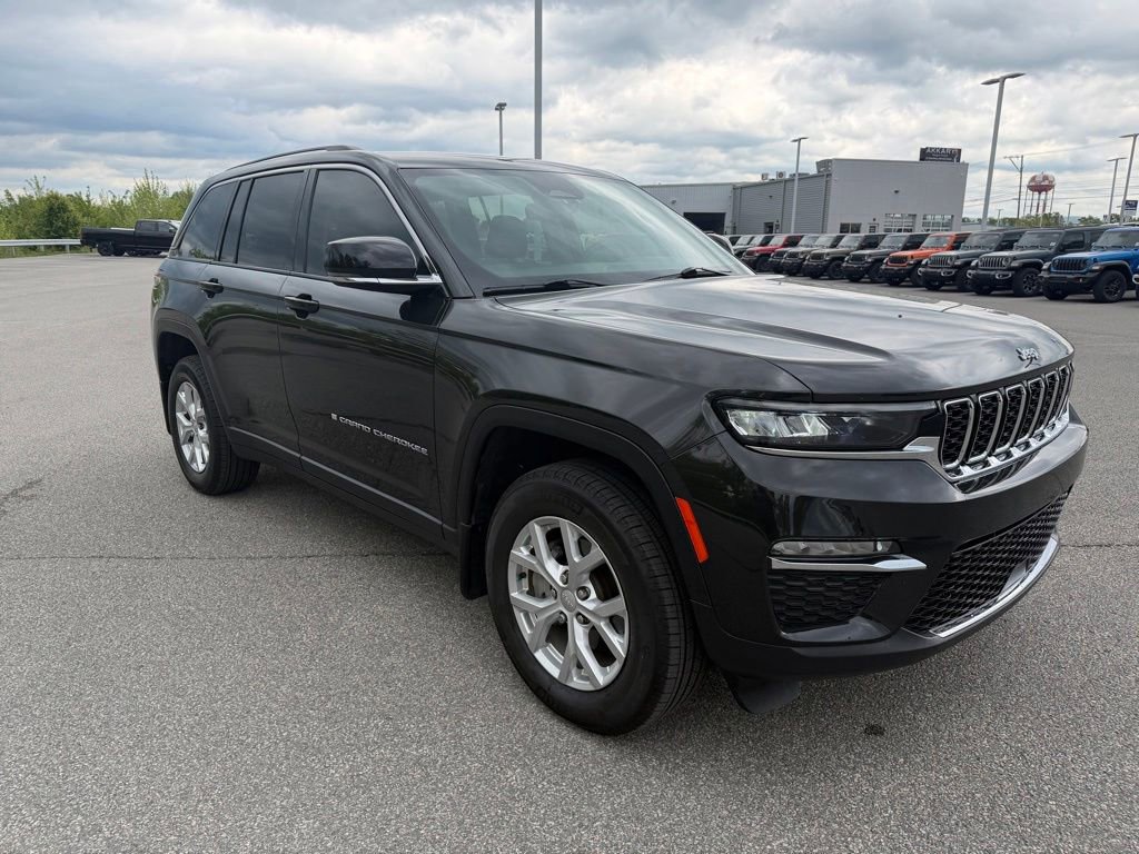 Used 2023 Jeep Grand Cherokee Limited AWD/4WD image 6
