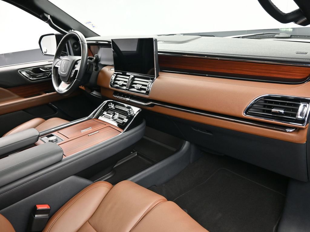 Used 2024 Lincoln Navigator L Reserve image 34