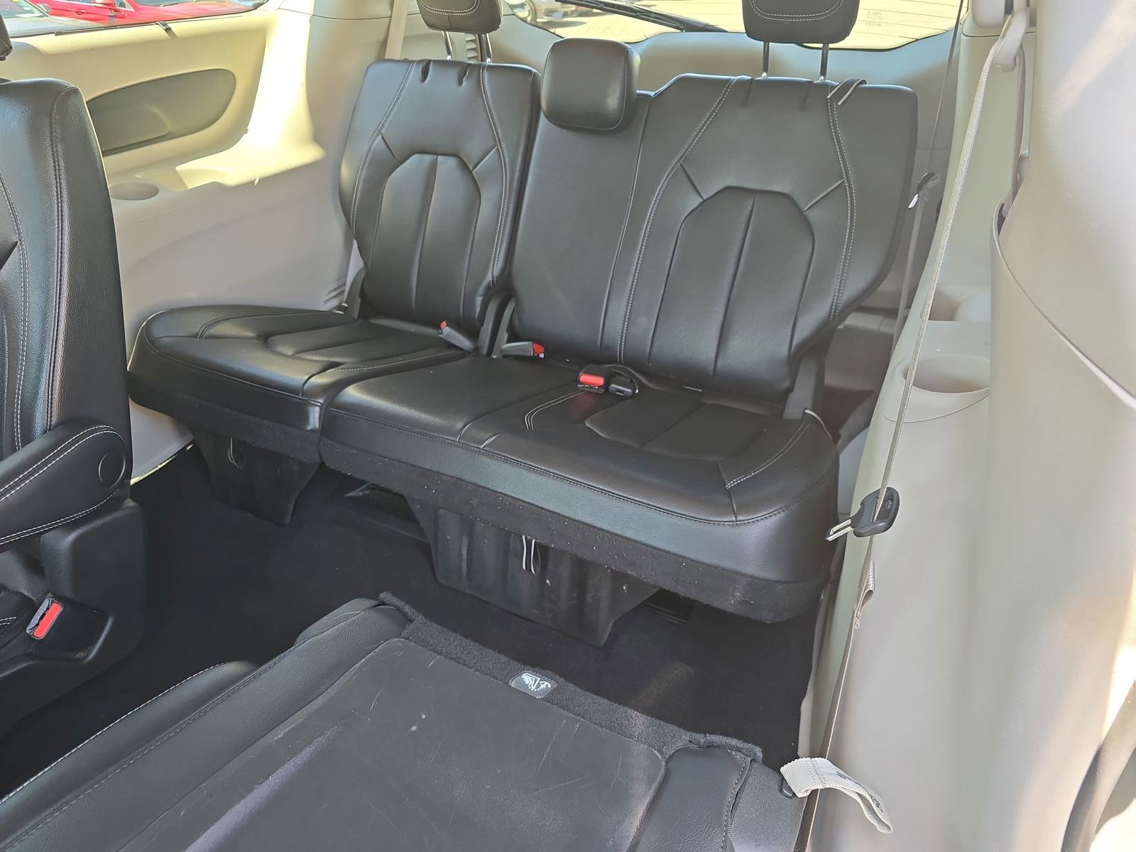 Used 2022 Chrysler Pacifica Touring-L FWD image 16