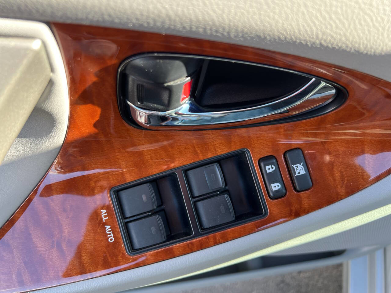 Used 2010 Toyota Camry XLE FWD image 14