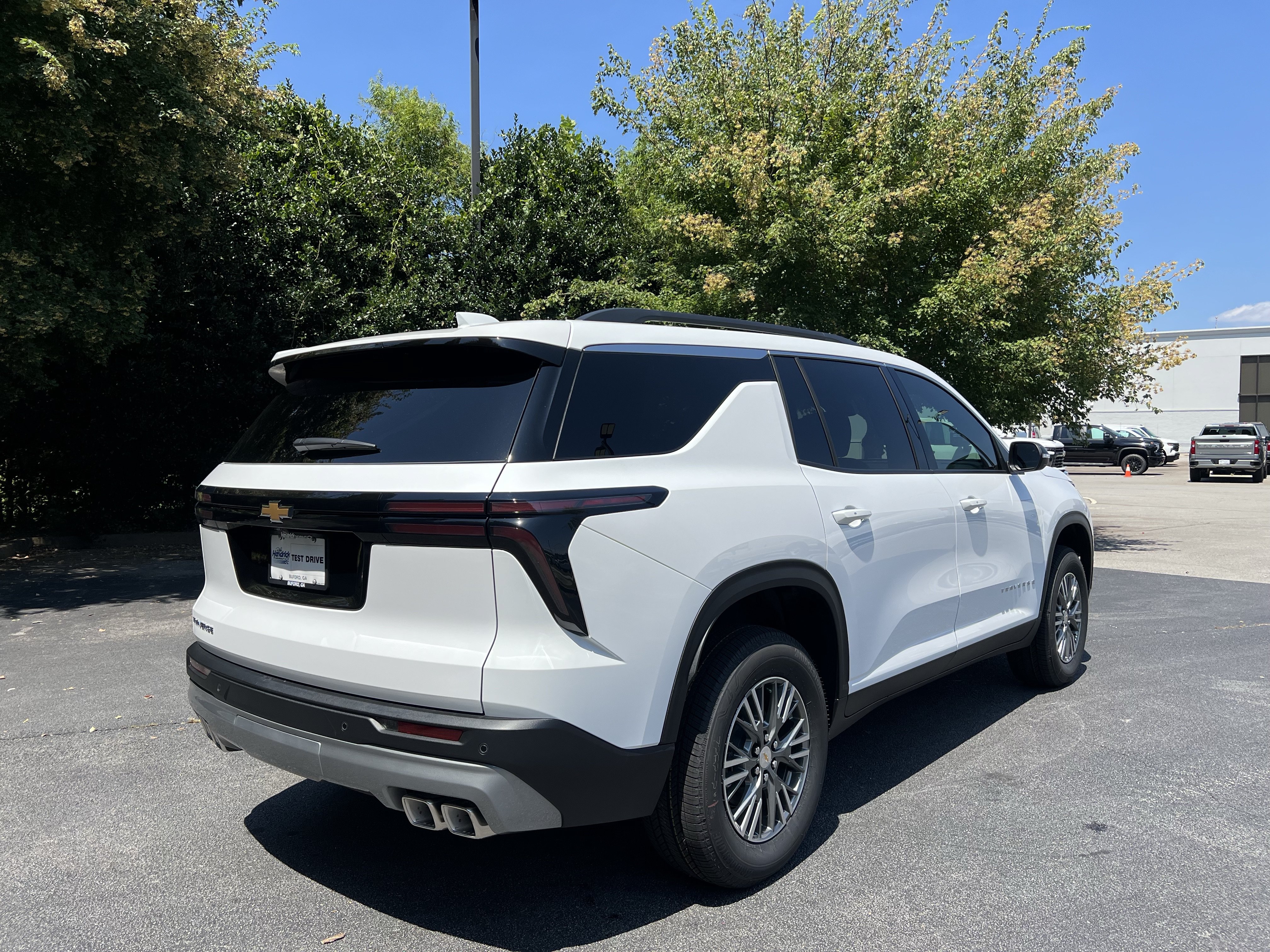 New 2027 Chevrolet Traverse LT FWD image 9