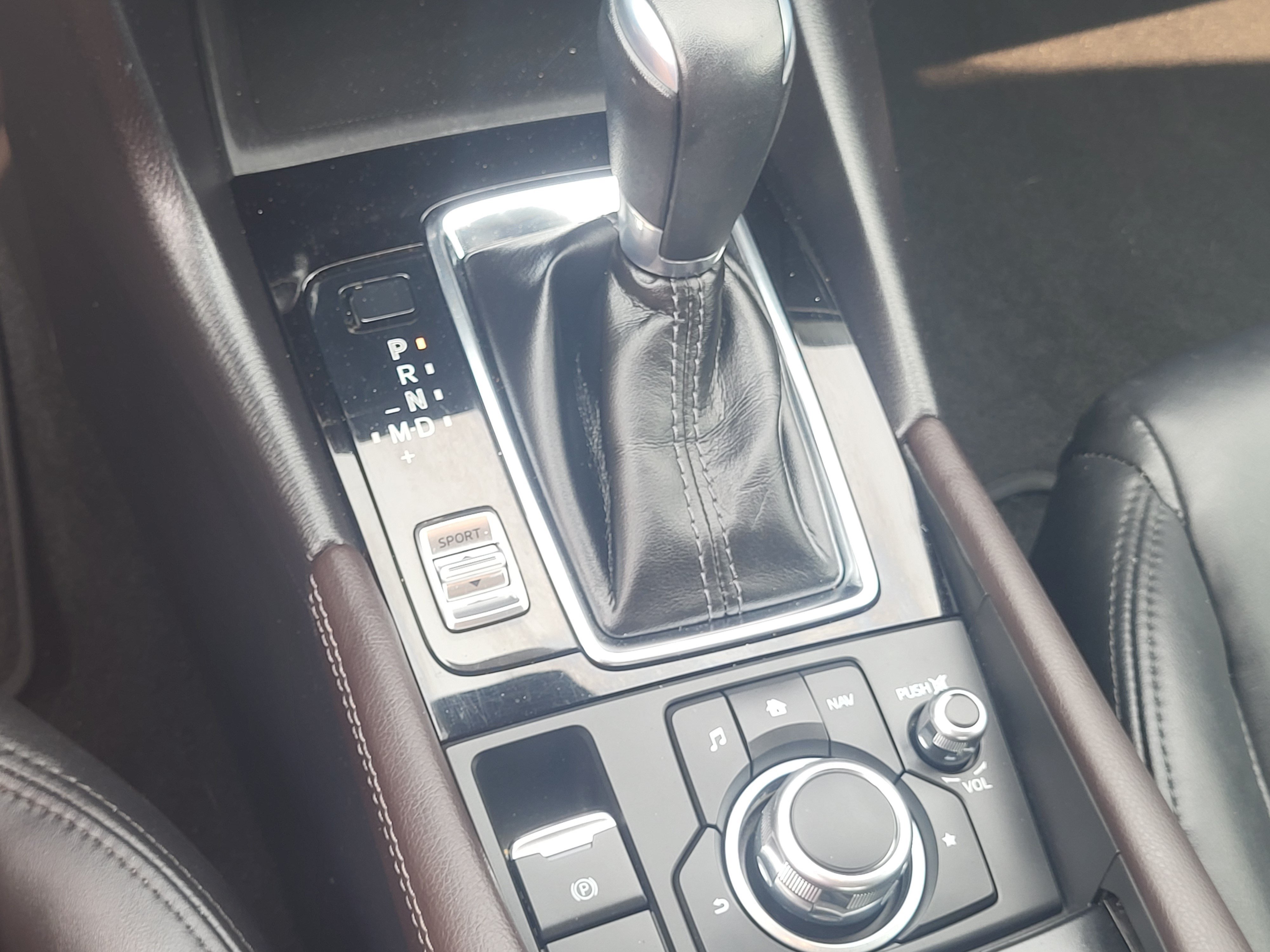Used 2018 MAZDA MAZDA3 Touring FWD image 20