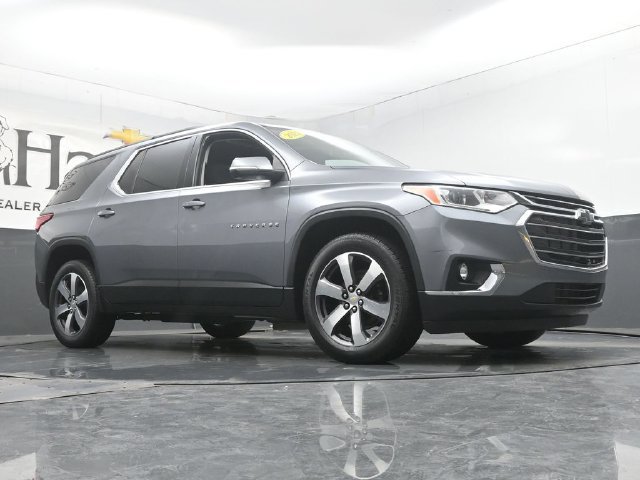 Used 2021 Chevrolet Traverse LT w/ LT Premium Package FWD image 2