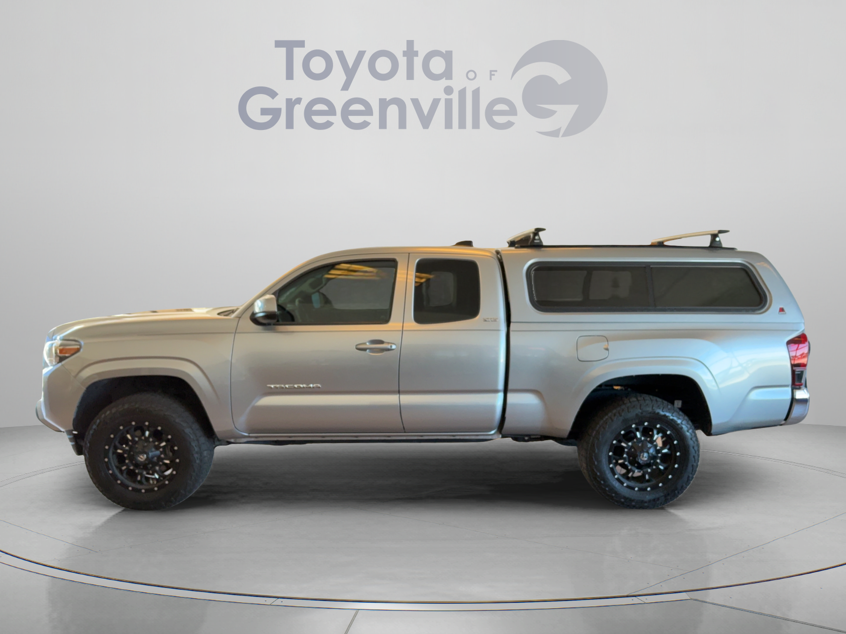 Used 2021 Toyota Tacoma SR5 RWD image 2