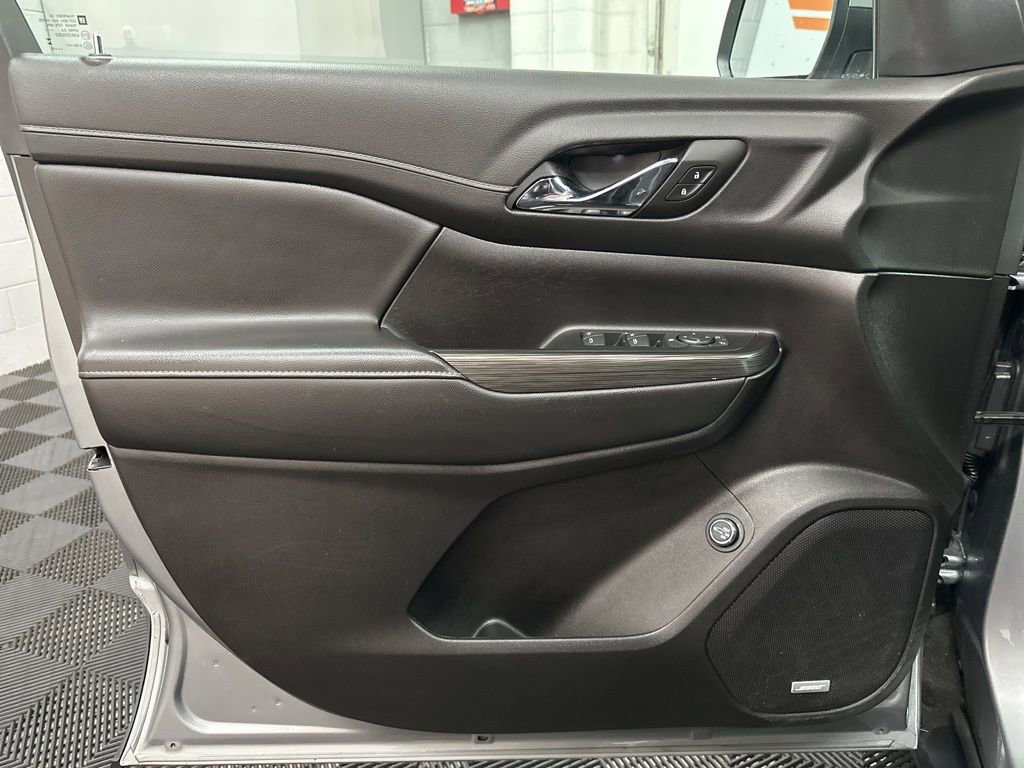 Used 2023 GMC Acadia SLT image 19