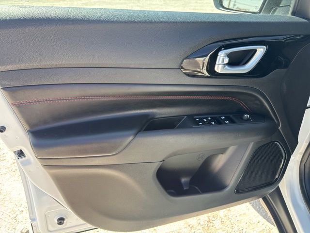 Used 2025 Jeep Compass Trailhawk AWD/4WD image 21