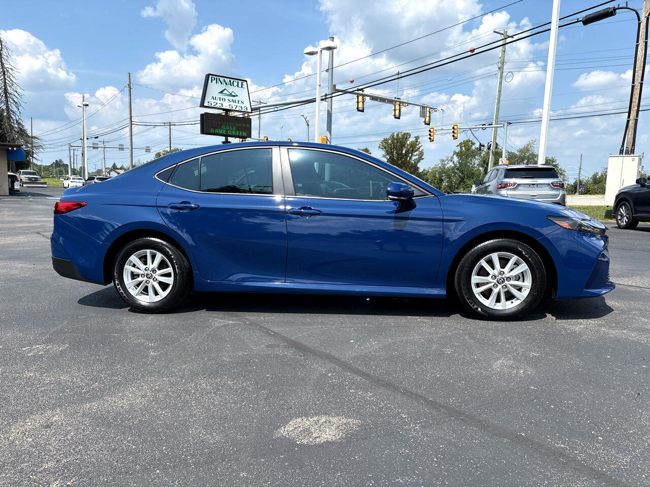 Used 2025 Toyota Camry LE image 4