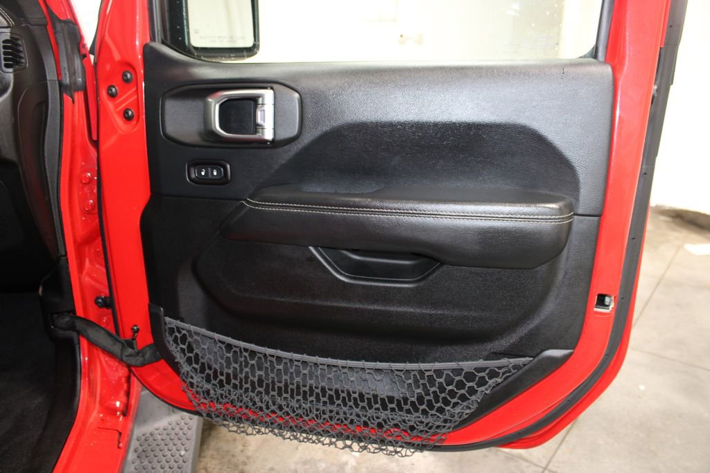 Used 2018 Jeep Wrangler Unlimited Sahara image 32