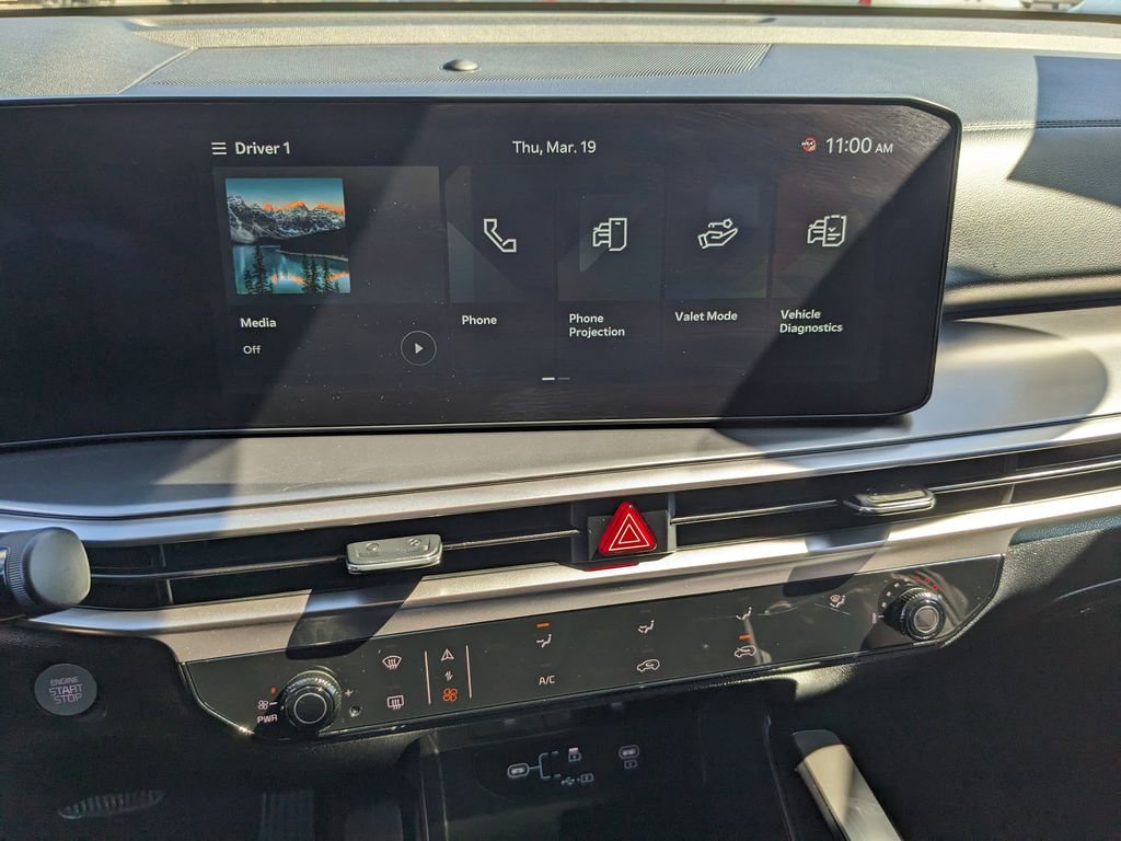 Certified 2025 Kia Sorento LX FWD image 23