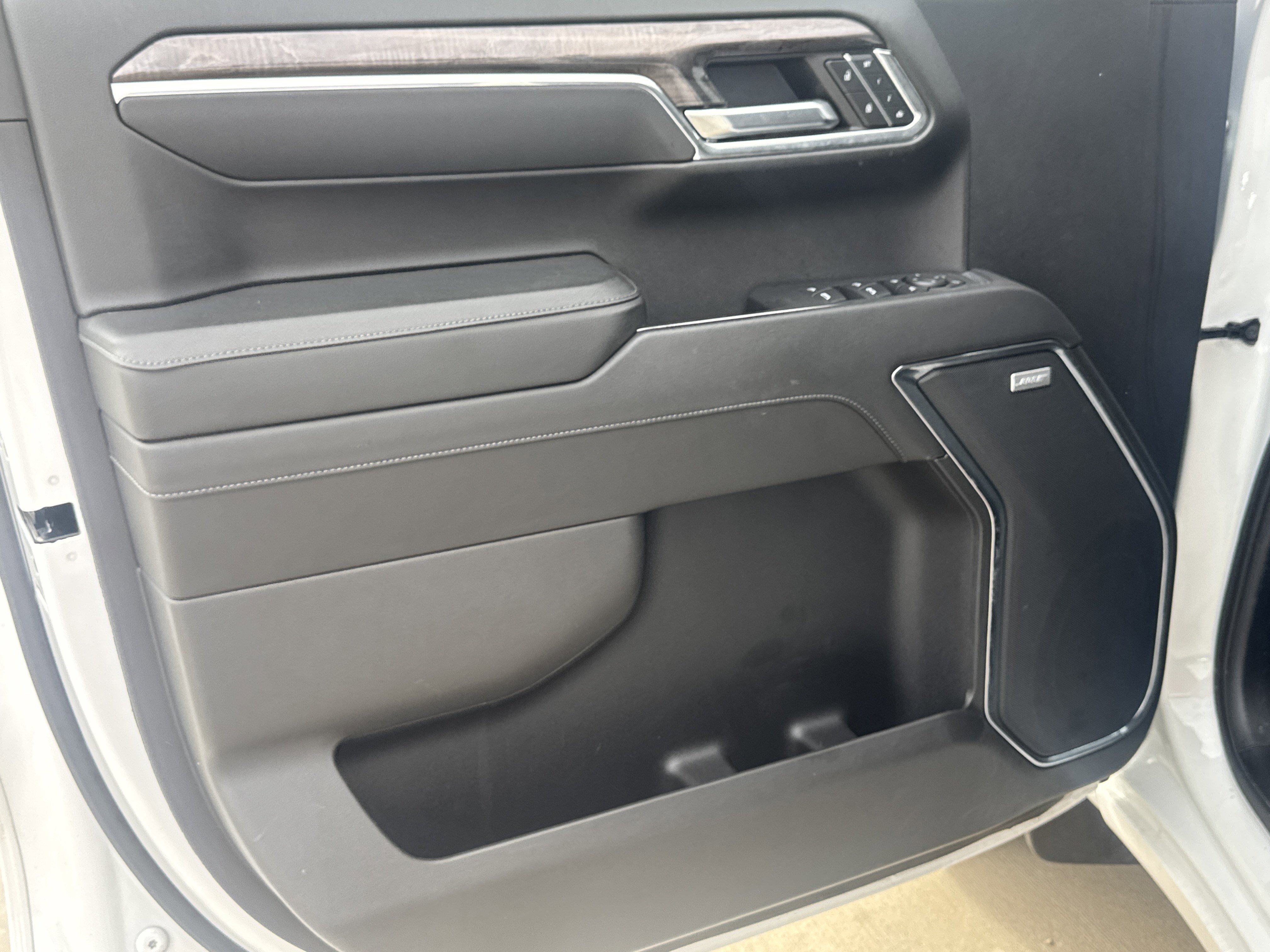 Used 2024 Chevrolet Silverado 1500 LTZ image 3