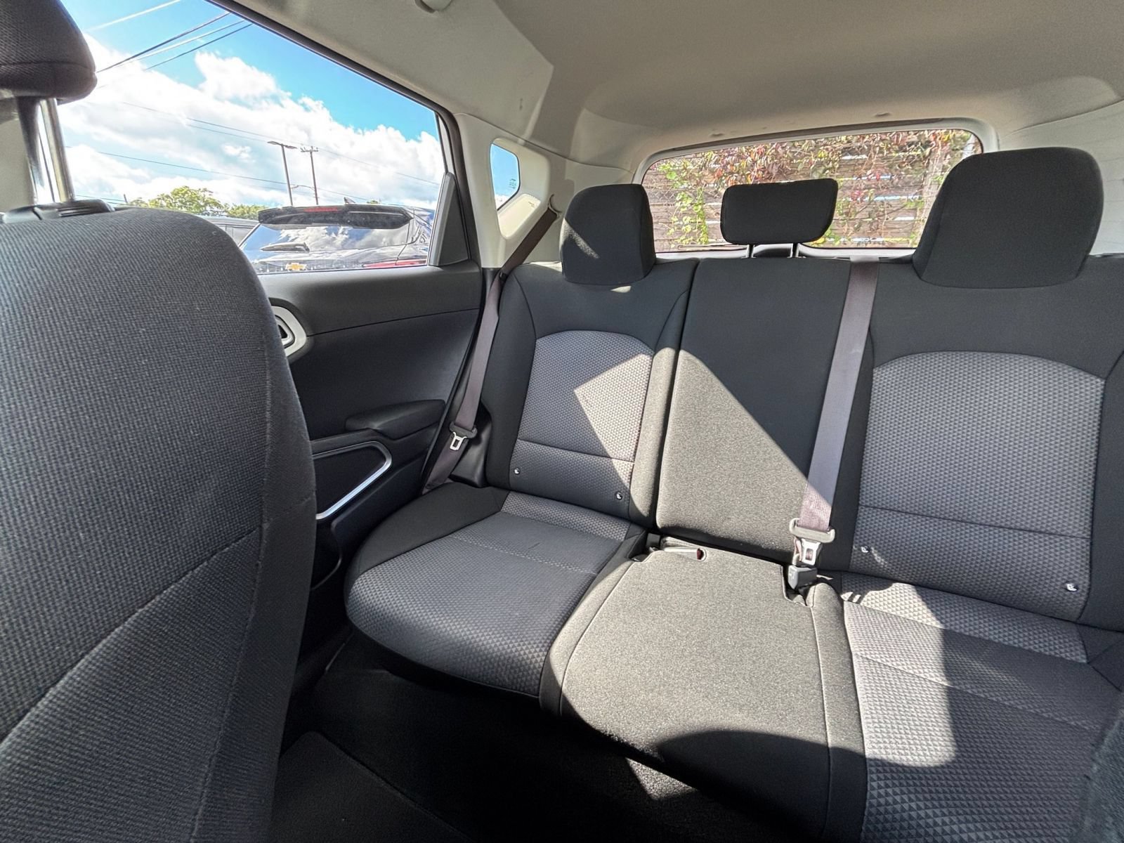 Used 2025 Kia Soul LX w/ LX Technology Package FWD image 36