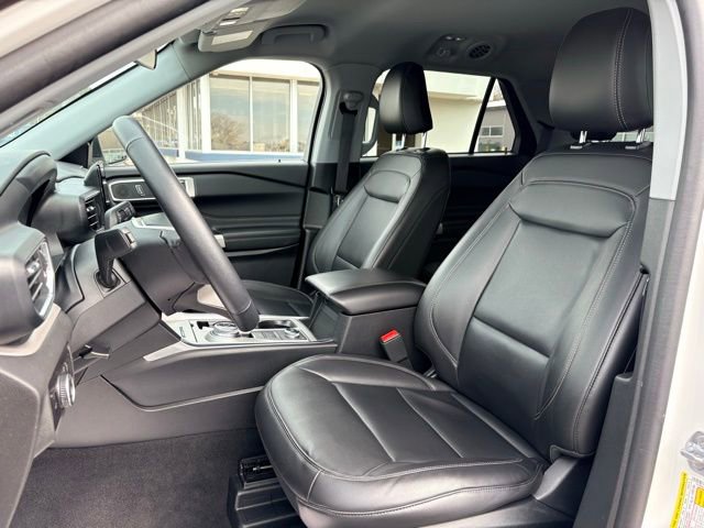 Used 2023 Ford Explorer XLT w/ Equipment Group 202A image 4