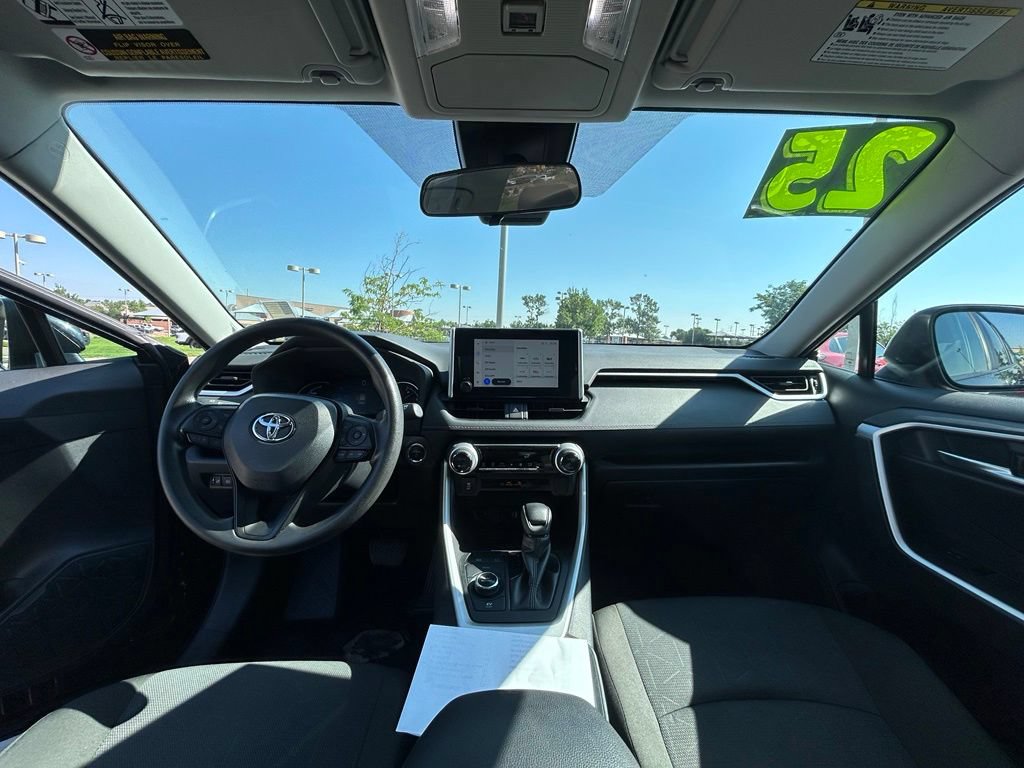 Used 2025 Toyota RAV4 XLE AWD/4WD image 10
