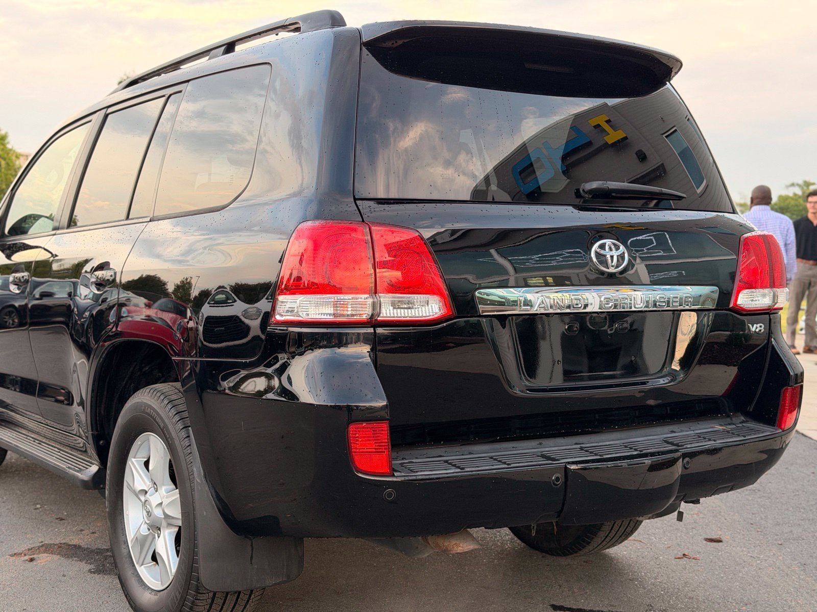 Used 2011 Toyota Land Cruiser w/ Upgrade Pkg AWD/4WD image 10