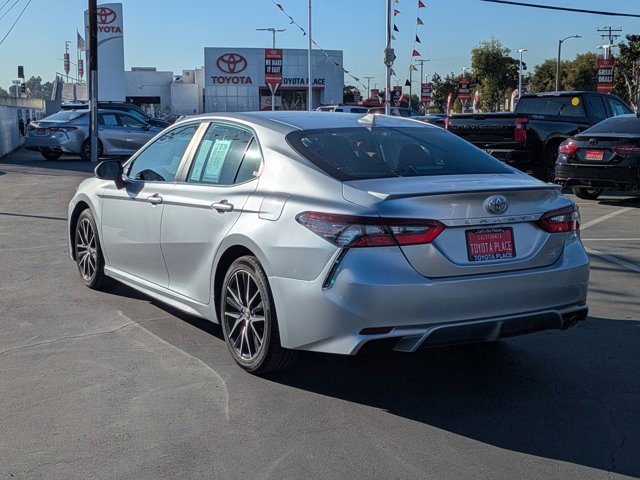 Used 2022 Toyota Camry SE image 11
