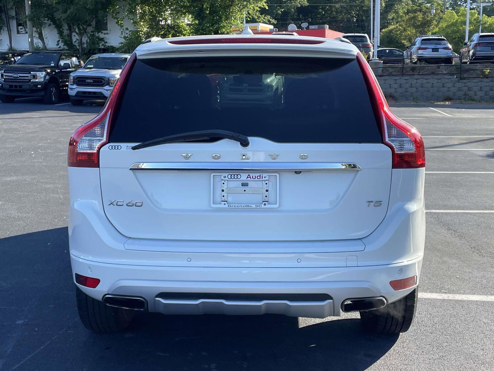 Used 2017 Volvo XC60 T5 Dynamic w/ Preferred Option Package FWD image 6