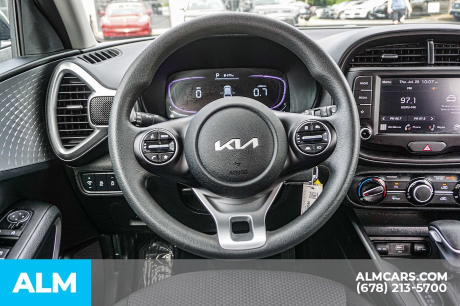 Used 2025 Kia Soul LX w/ LX Technology Package FWD image 28