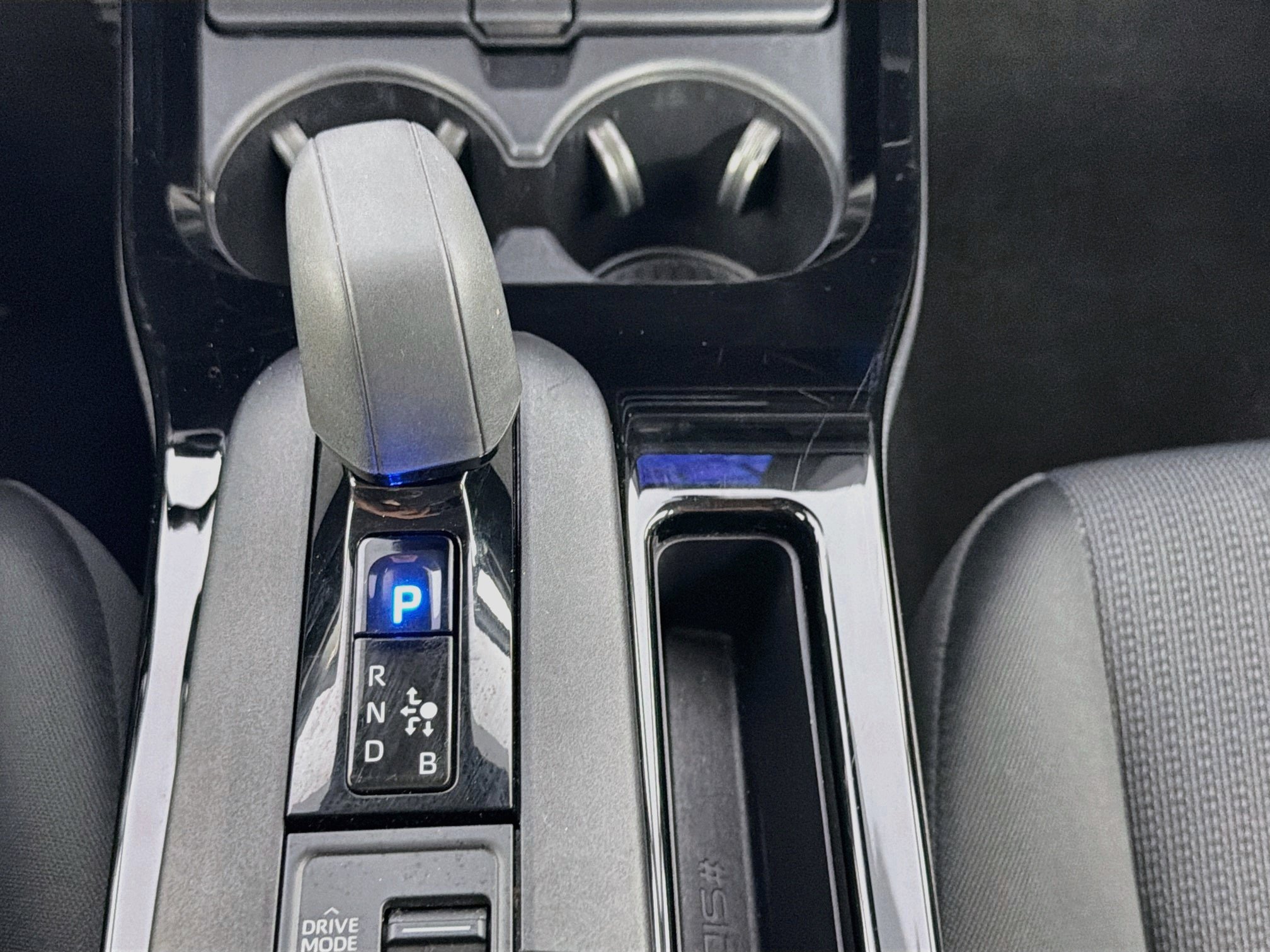Used 2025 Toyota Prius LE FWD image 25
