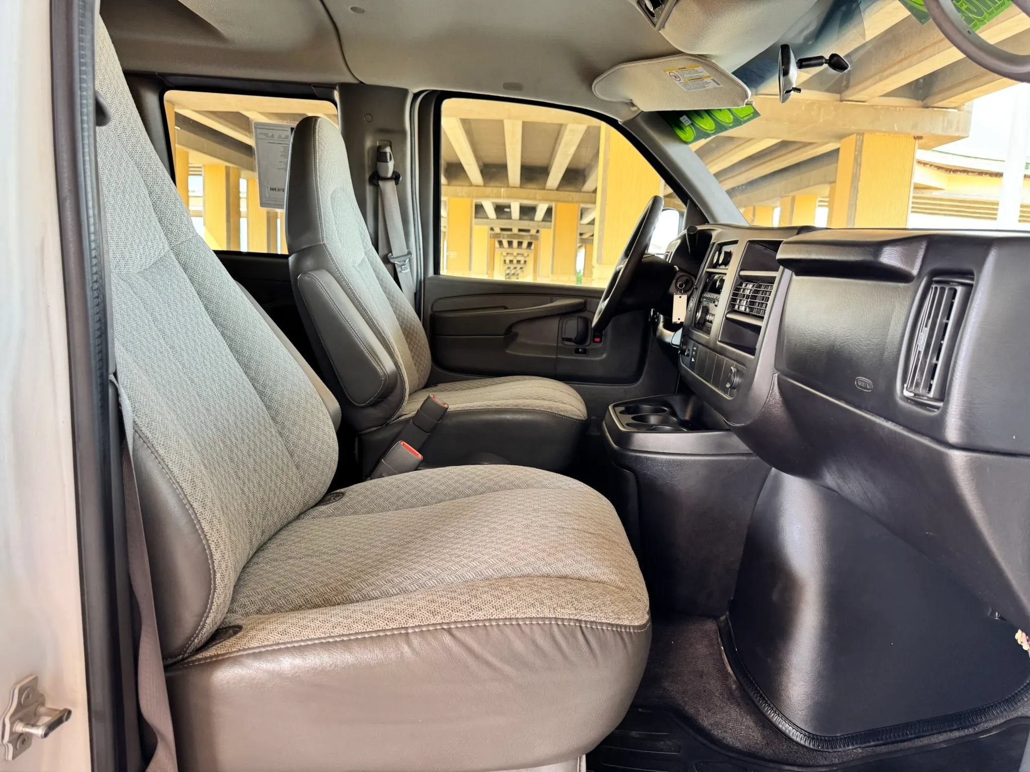 Used 2008 Chevrolet Express 3500 Extended Passenger w/ LT Preferred Equipment Group RWD image 21