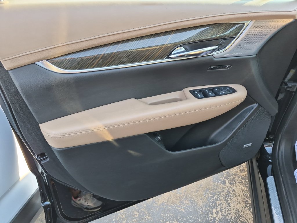 Used 2020 Cadillac XT6 Premium Luxury w/ Platinum Package FWD image 9