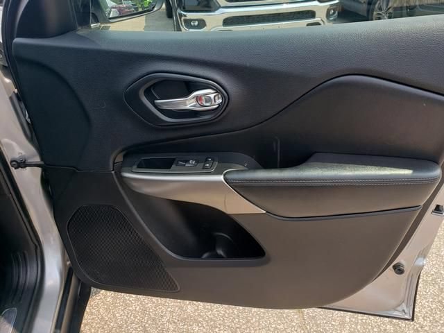 Used 2019 Jeep Cherokee Limited w/ Trailer Tow Group AWD/4WD image 20