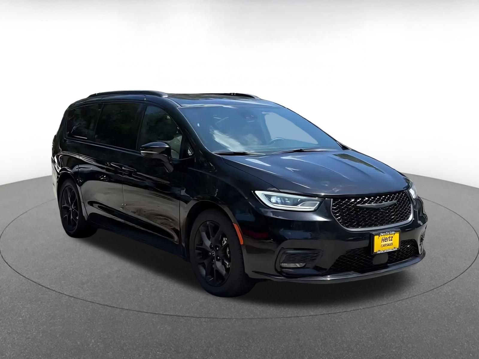 Used 2025 Chrysler Pacifica Limited FWD image 2