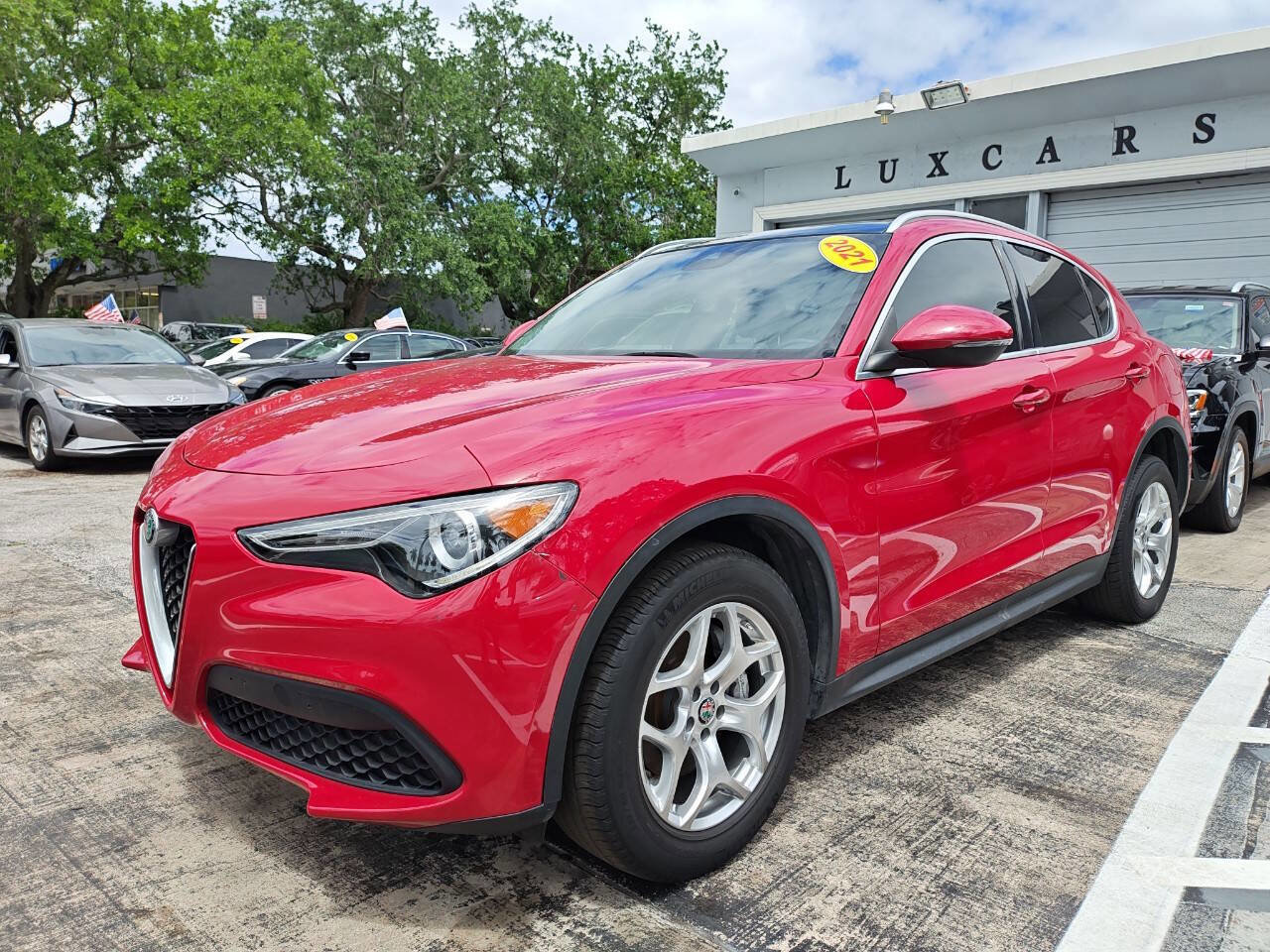 Used 2021 Alfa Romeo Stelvio Sprint w/ Sun & Sound Package AWD/4WD image 2