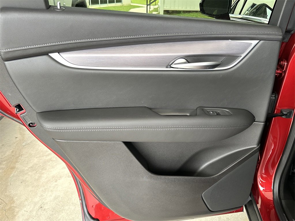 New 2025 Cadillac XT5 Luxury image 26