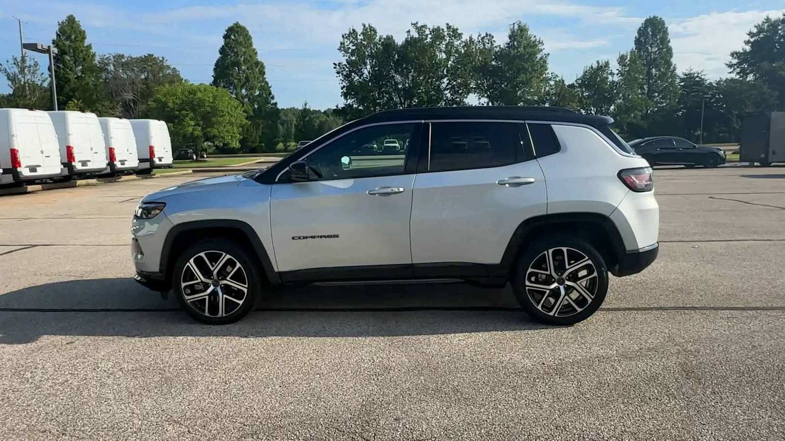 Used 2025 Jeep Compass Limited w/ Elite Group AWD/4WD image 5