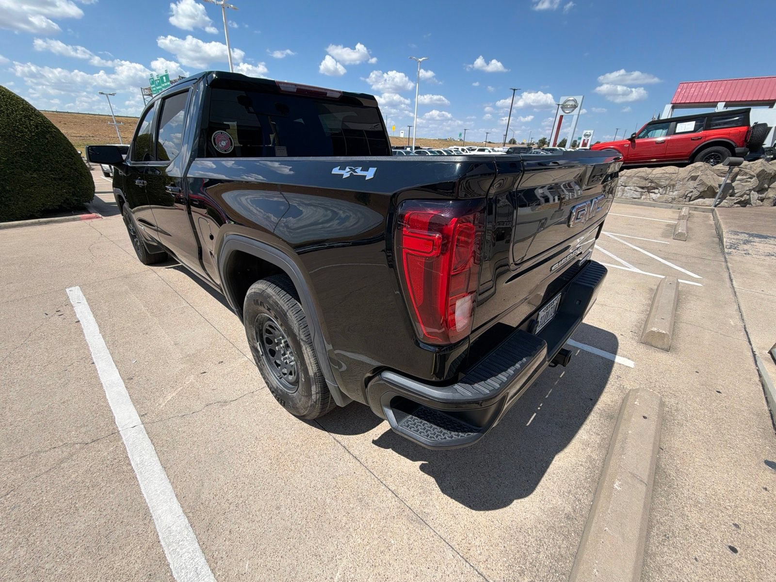 Used 2021 GMC Sierra 1500 Elevation AWD/4WD image 3
