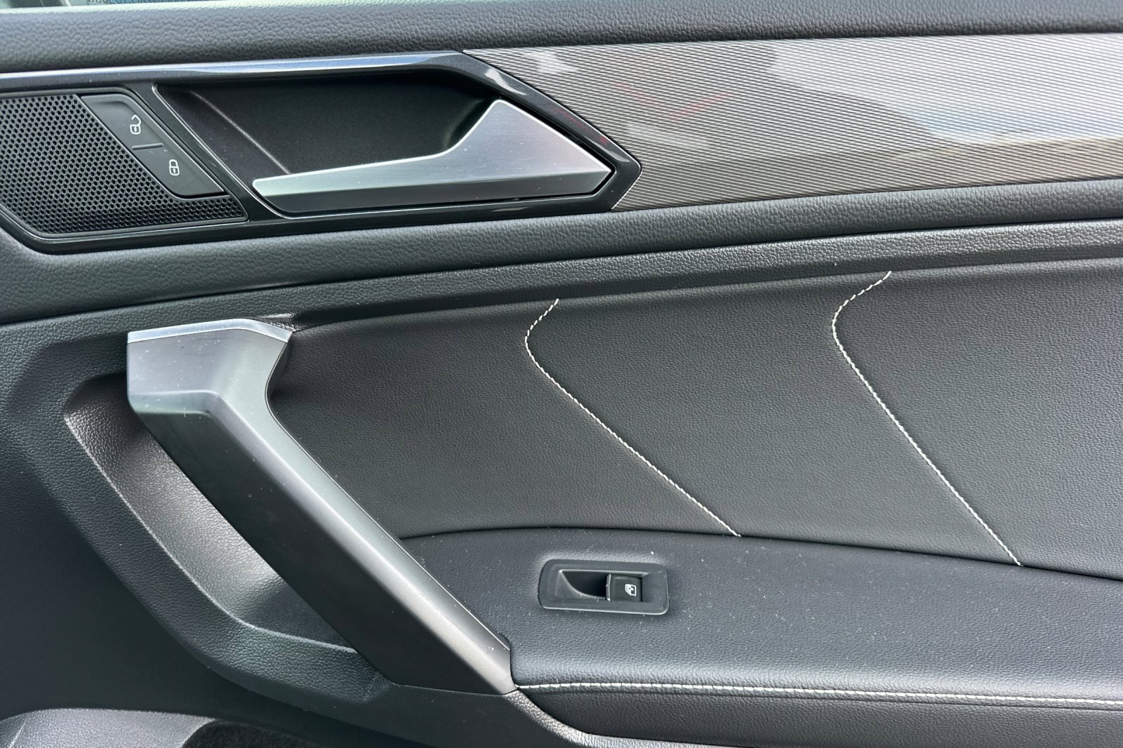 Used 2022 Volkswagen Tiguan SE image 20