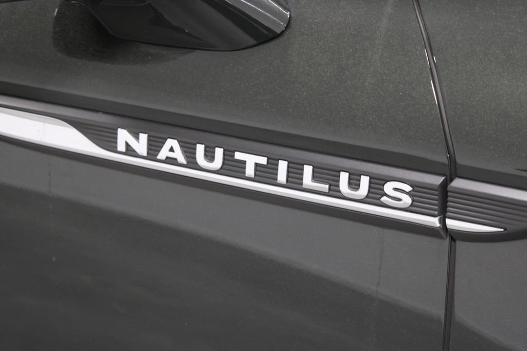 Used 2023 Lincoln Nautilus Reserve w/ Equipment Group 201A image 12